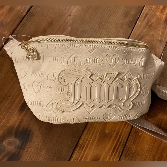 Juicy Couture Handbags - NWOT JUICY COUTURE “Upgrade U” Fanny back in Natural Ivory with adjustable strap